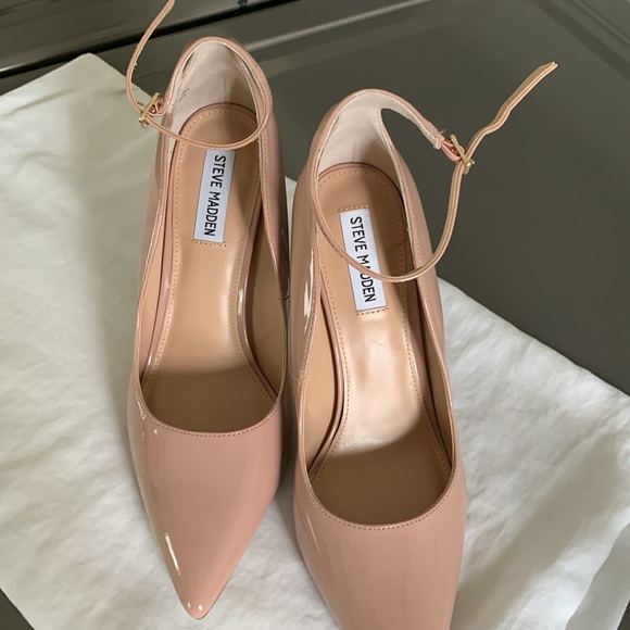 Steve Madden Vayda Ankle Strap
Pointed Toe Pump‼️ - Picture 4 of 7